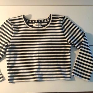 Abercrombie cropped black and white shirt